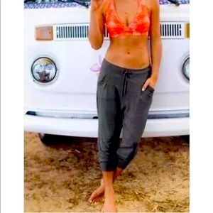 ATHLETA Sahaja Capri Pants